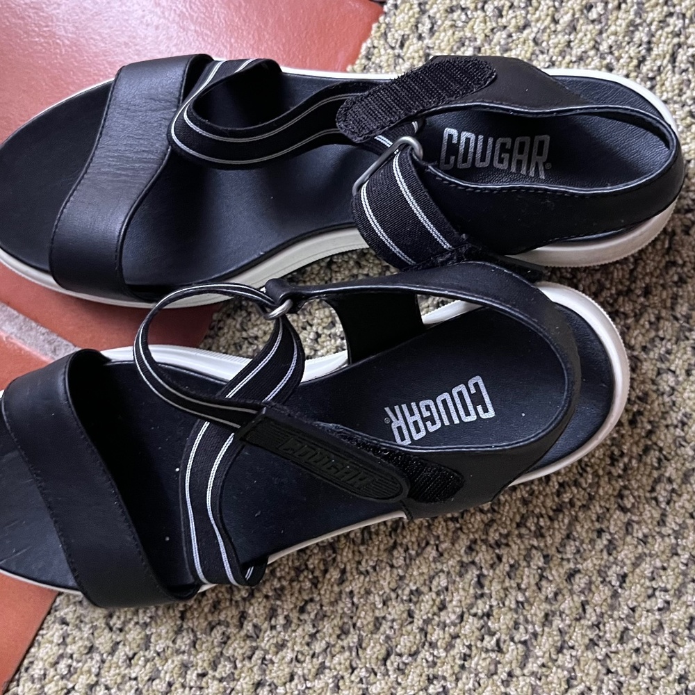 NWOT Cougar ladies black and white sandals